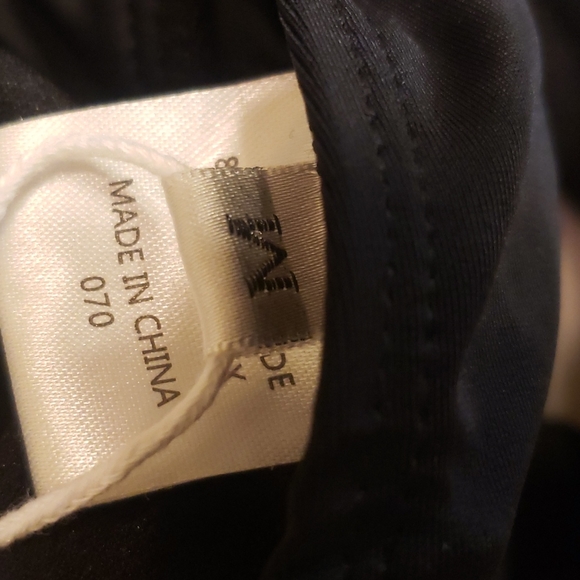 Yeahill Womens one piece black Ruffled with v cut swimsuit - Picture 4 of 5